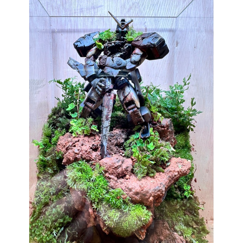 GUNPLA TERRARIUM – Fallen Gundam: Spiegel (20x20x35cm)